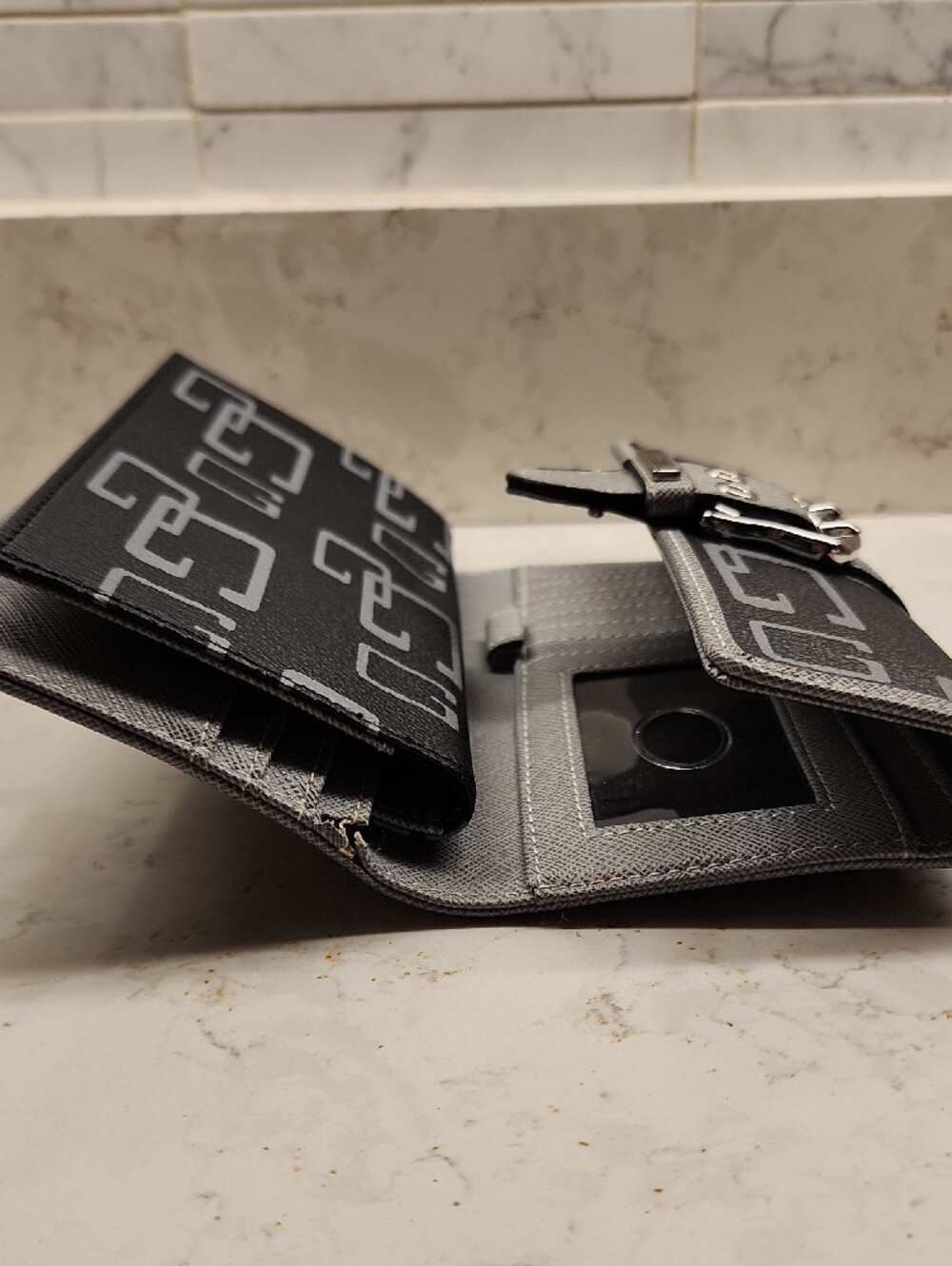 Guess Black Croc-Embossed & Black/Gray Logo Wallet Set - Picture 11 of 11